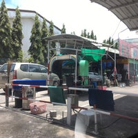 Photo taken at Green Wash Autocare@Bangchak Gas Station Navamin by Kotchakon D. on 8/9/2017