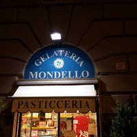 7/30/2013にAntonio L.がGelateria Mondelloで撮った写真