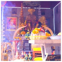 Photo taken at Somdet Phra Bawornrajchao Maha Sura Singhanat Monument by Libra Oct ♥. on 12/28/2013