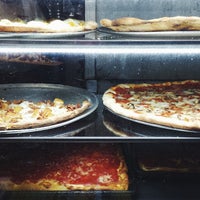 4/27/2014 tarihinde Jean S.ziyaretçi tarafından Justino&#39;s Pizzeria'de çekilen fotoğraf