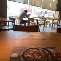 Photo taken at Zaatar w Zeit - Dubai Marina by خلود on 4/28/2023