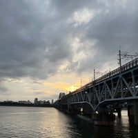 Photo taken at 京葉線 荒川橋梁 by Yas on 8/17/2022