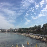 Photo taken at Martı Beach Club by Muharrem Sırrı B. on 9/8/2017