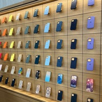 Photo taken at Apple Puerta del Sol by Haneul L. on 7/30/2023