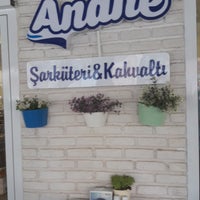 รูปภาพถ่ายที่ Anane Şarküteri ve Kahvaltı โดย Meltem B. เมื่อ 6/6/2018