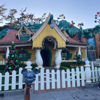 Photo taken at Mickey&amp;#39;s House and Meet Mickey by Mahiro on 11/5/2021