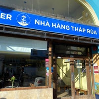 Foto scattata a Turtle Tower Restaurant da Trần Quốc Huy il 2/12/2020
