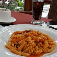 Das Foto wurde bei La Valentina Restaurante &amp;amp; Bar von El Panam X. am 7/21/2013 aufgenommen