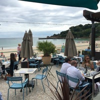 Das Foto wurde bei Oyster Box, Beach Restaurant &amp; Bar von Zoey Z. am 7/30/2016 aufgenommen