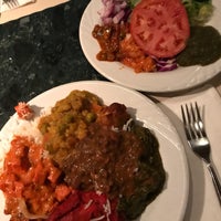 Das Foto wurde bei New Delhi Indian Restaurant von Yechi E. am 5/12/2017 aufgenommen