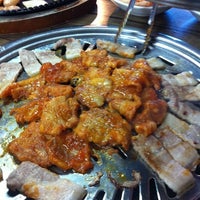 Photo taken at Red Pig Korean Restaurant (빨간돼지 한국식당) by Janie S. on 7/29/2011