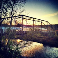 Снимок сделан в Denniston Hill Truss Bridge пользователем Julie Q. 10/7/2012