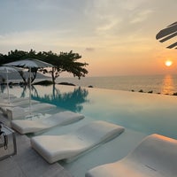 Foto diambil di Kata Rocks Luxury Resort &amp;amp; Residences oleh Turki A. pada 2/8/2024