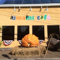 รูปภาพถ่ายที่ Umami Cafe โดย John V. เมื่อ 10/17/2016