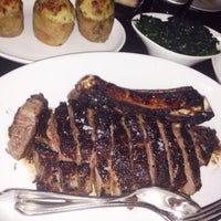 Foto scattata a Parlor Steak and Fish da tomomi C. il 2/14/2015