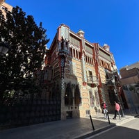 Photo taken at Casa Vicens by Sidney K. on 10/26/2023