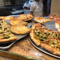 Foto scattata a Pizza Town da Dan V. il 9/30/2020