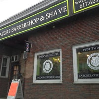 Foto tirada no(a) Razors Barbershop &amp;amp; Shave por Dan V. em 12/4/2012