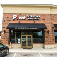 8/15/2017 tarihinde Pivot Sports Bar and Grillziyaretçi tarafından Pivot Sports Bar and Grill'de çekilen fotoğraf
