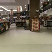 Foto tirada no(a) Saraiva MegaStore por Raul V. em 2/27/2013