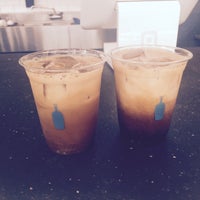 Photo taken at Blue Bottle Coffee by Miki R. on 5/29/2015