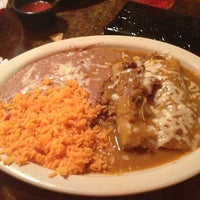 Снимок сделан в Maria&amp;#39;s Mexican Restaurant пользователем Jessica B. 5/22/2013