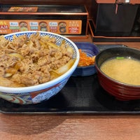 Photo taken at Yoshinoya by ぱんぷきん on 7/26/2021