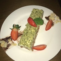 Das Foto wurde bei Montmartre Restaurant &amp;amp; Cafe &amp;amp; Bar von Shushan P. am 4/29/2018 aufgenommen