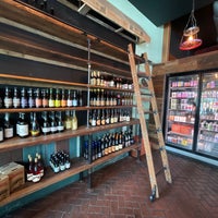 Foto diambil di Albany Ale &amp; Oyster oleh Brandon B. pada 7/1/2022