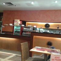 Foto diambil di Pizza Hut oleh Carina Ribeiro J. pada 3/10/2013