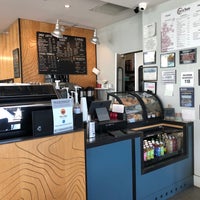 1/26/2022 tarihinde Joanne C.ziyaretçi tarafından Coffee Shark Espresso &amp;amp; Pints'de çekilen fotoğraf
