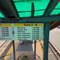 Photo taken at LIRR - Hunterspoint Ave Station by Austin E. on 8/9/2019
