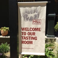 5/24/2013 tarihinde Katie P.ziyaretçi tarafından Hill Wine Company'de çekilen fotoğraf