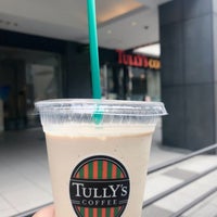 Photo taken at Tully&amp;#39;s Coffee by Manami on 9/4/2019