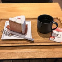 Photo taken at Starbucks Reserve Bar by Manami on 3/14/2024