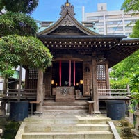 Photo taken at 廣尾稲荷神社 by Manami on 5/12/2020
