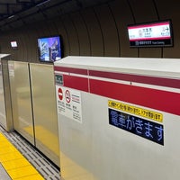 Photo taken at Oedo Line Roppongi Station (E23) by Manami on 9/6/2023