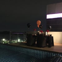 Photo taken at Sky Bar by Yvonne S. on 11/22/2018
