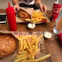 Foto tomada en Baget Burger  por Duygu K. el 9/21/2019