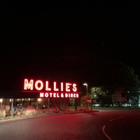 Photo taken at Mollies Diner and Motel by Tobi C. on 9/29/2022