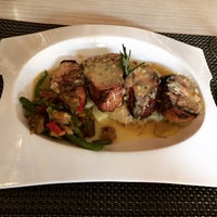 Foto scattata a Restaurante Tiffanis da Rosario U. il 5/24/2018