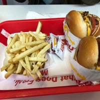 Photo taken at In-N-Out Burger by Kent on 5/12/2022