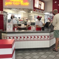 Photo taken at In-N-Out Burger by Kent on 9/11/2020