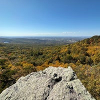 Photo taken at Annapolis Rocks by Aimee E. on 10/15/2022