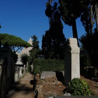 Photo taken at Cimitero Acattolico di Testaccio by Eyleen V. on 9/13/2019