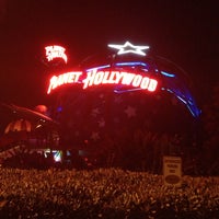 Photo taken at Planet Hollywood by Alex D. on 5/13/2013