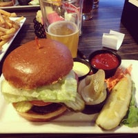 1/4/2013にKaileigh S.がIndulge Burgers &amp; Moreで撮った写真