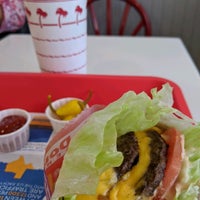 Photo taken at In-N-Out Burger by Fabio P. on 12/30/2019