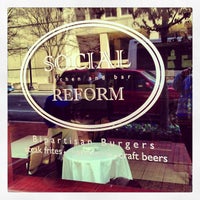 รูปภาพถ่ายที่ Social Reform โดย Cody M. เมื่อ 3/27/2013