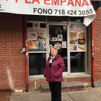 Foto tirada no(a) La Roja De Todos Restaurant and Bakery por La Vero N. em 12/8/2018
